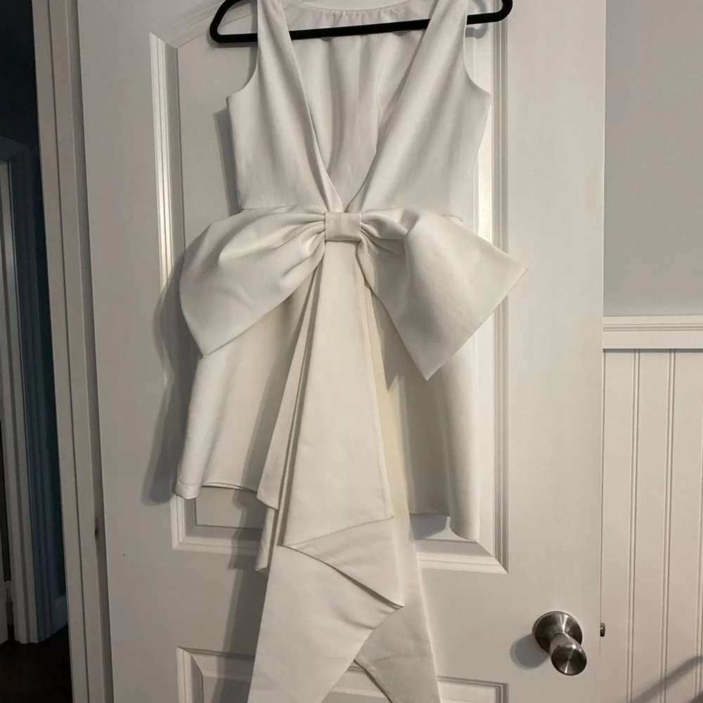 Sachin & Babi size 4 white dress with removable bow. - Picture 2 of 3